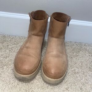 Ugg Women’s Classic Zip Mini